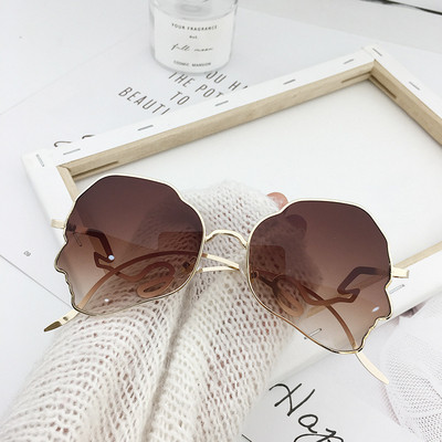 Μοντέρνο μοντέλο γυναικεία γυαλιά ηλίου σε διάφορα χρώματα