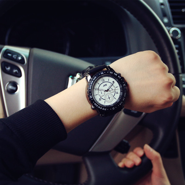 Μοντέρνο ανδρικό ρολόι σε δύο χρώματα