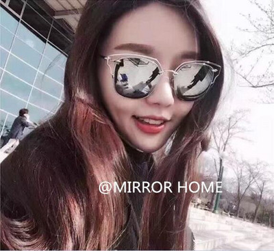 Γυαλιά ηλίου - ένα μοντέλο καθρεφτών σε πολλά χρώματα