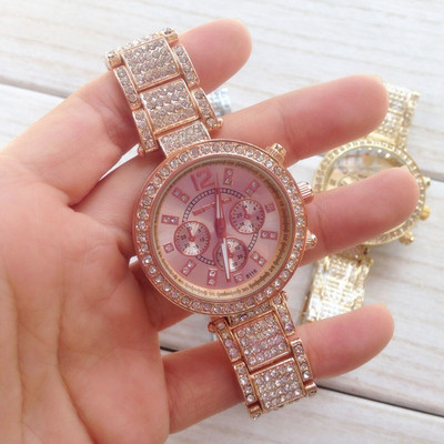 Elegáns női karóra fémlánccal, kövekkel, három színben