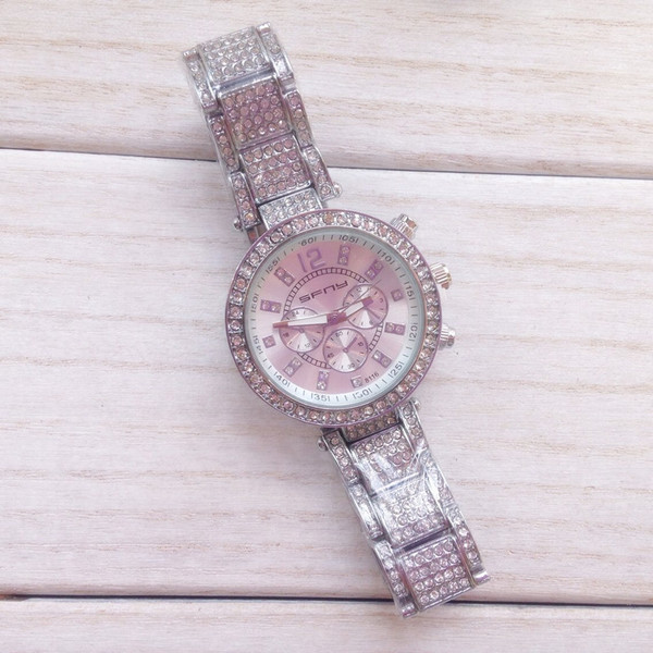 Elegáns női karóra fémlánccal, kövekkel, három színben