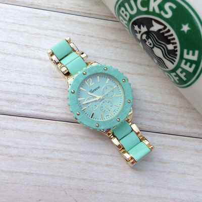 Jelenlegi női karóra öt színben