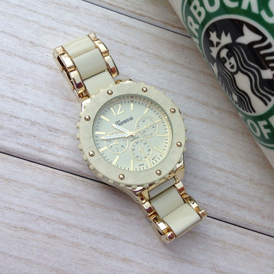 Jelenlegi női karóra öt színben