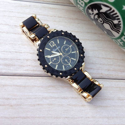 Jelenlegi női karóra öt színben