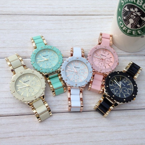 Jelenlegi női karóra öt színben