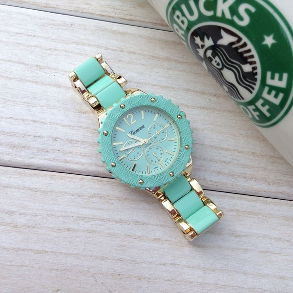 Jelenlegi női karóra öt színben