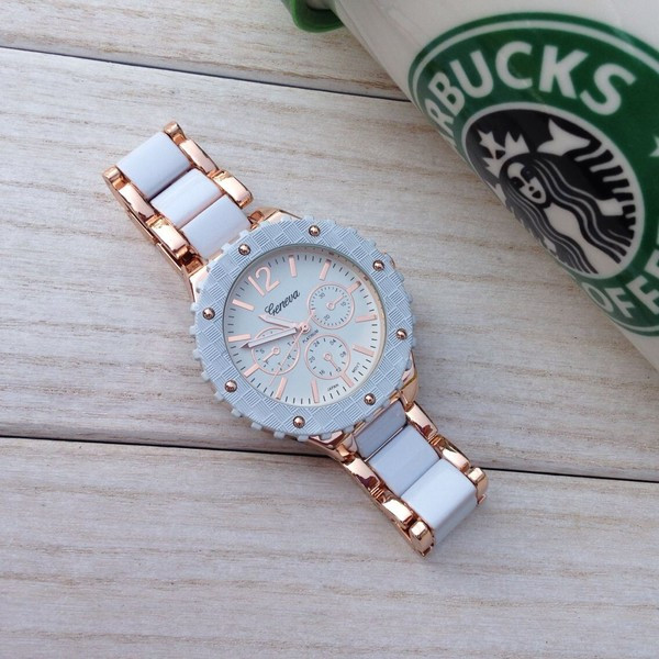 Jelenlegi női karóra öt színben