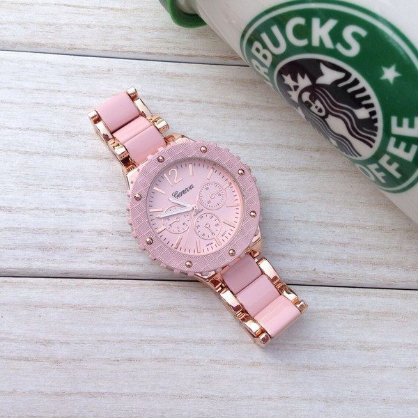 Jelenlegi női karóra öt színben