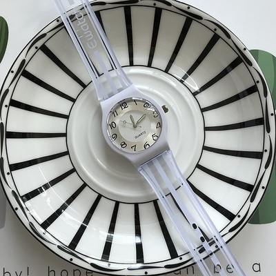 Καθημερινό γυναικείο ρολόι με ριγέ λουράκι με διάφορα χρώματα