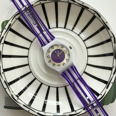 Καθημερινό γυναικείο ρολόι με ριγέ λουράκι με διάφορα χρώματα