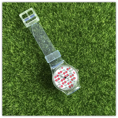 Καθημερινό γυναικέιο ρολόι με διαφανή λουράκι και διάφορες εφαρμογές