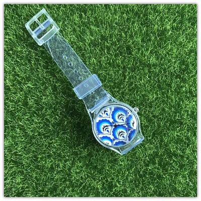 Καθημερινό γυναικέιο ρολόι με διαφανή λουράκι και διάφορες εφαρμογές