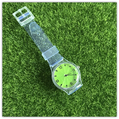 Καθημερινό γυναικέιο ρολόι με διαφανή λουράκι και διάφορες εφαρμογές