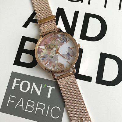 Νέο μοντέλο γυναικείο ρολόι  σε χρυσό χρώμα με διαφορετικές εφαρμογές