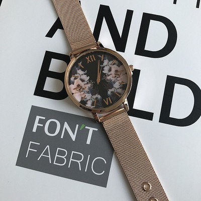 Νέο μοντέλο γυναικείο ρολόι  σε χρυσό χρώμα με διαφορετικές εφαρμογές