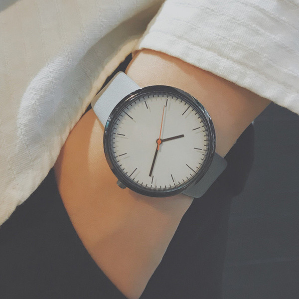 Férfi karóra három színben - tiszta modell