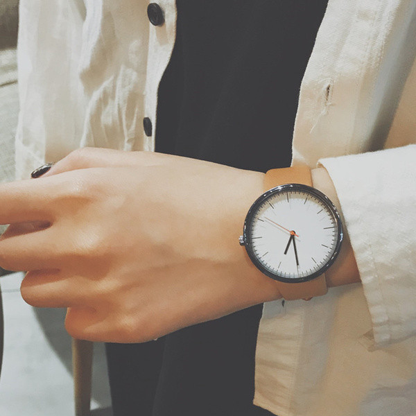 Férfi karóra három színben - tiszta modell