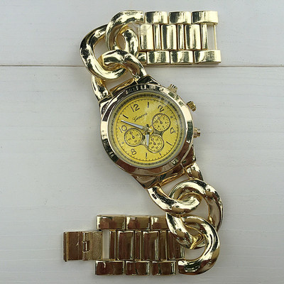 Női aktuális karóra négy színben