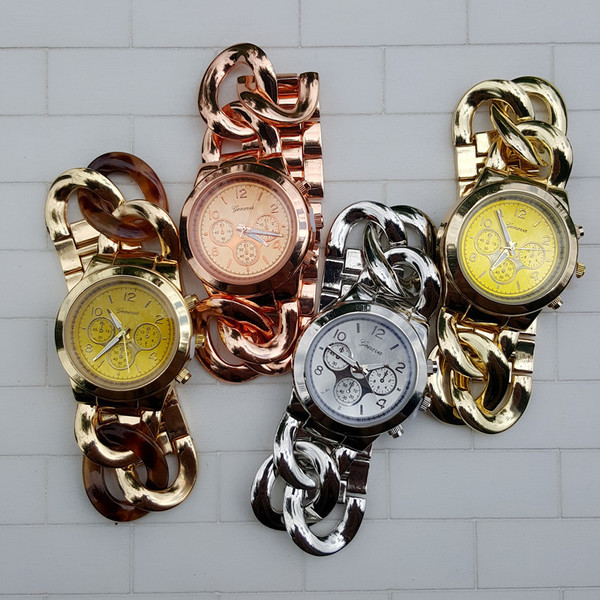 Női aktuális karóra négy színben