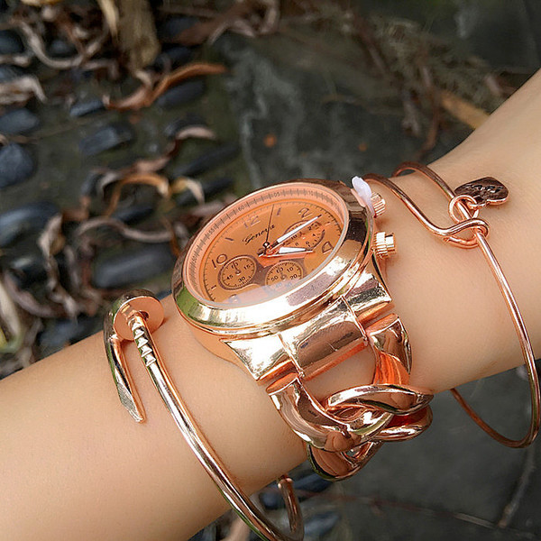 Női aktuális karóra négy színben