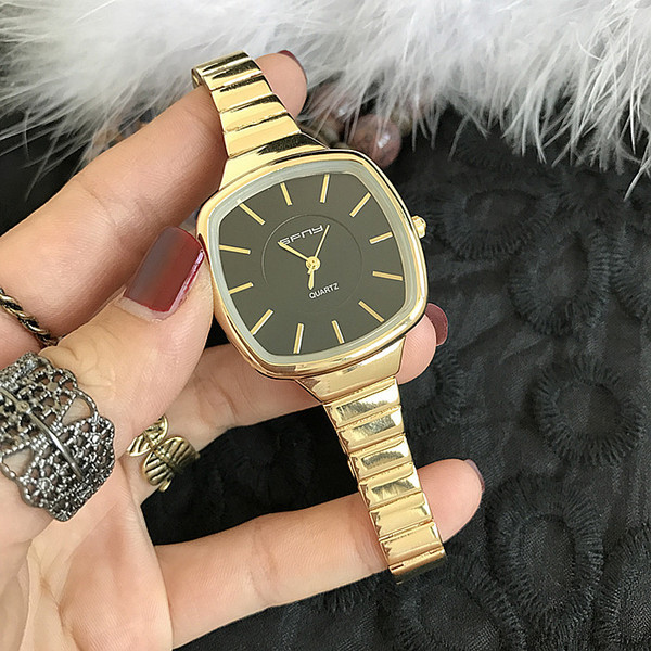 Modern női karóra vékony szíjjal, öt színben