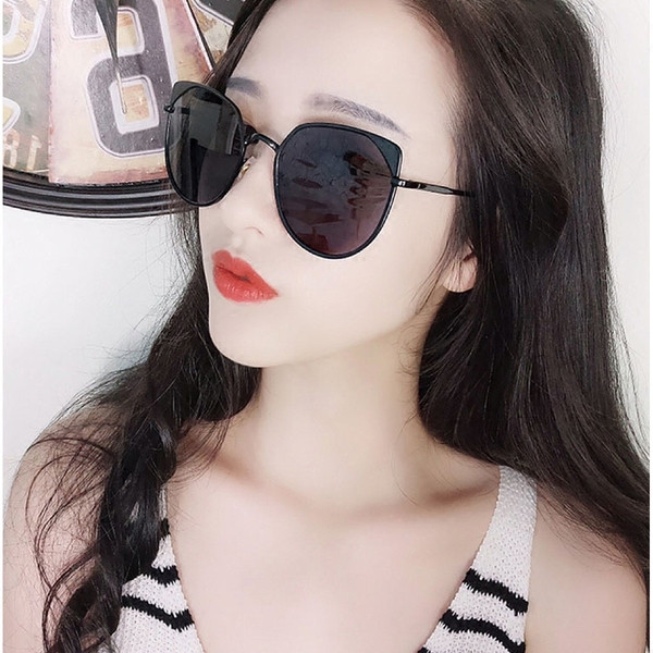 Μοντέρνα  γυναικεία γυαλιά ηλίου σε δύο χρώματα