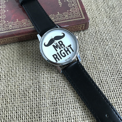 Napi karóra fekete-fehér felirattal, férfiak és nők számára