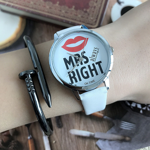 Napi karóra fekete-fehér felirattal, férfiak és nők számára