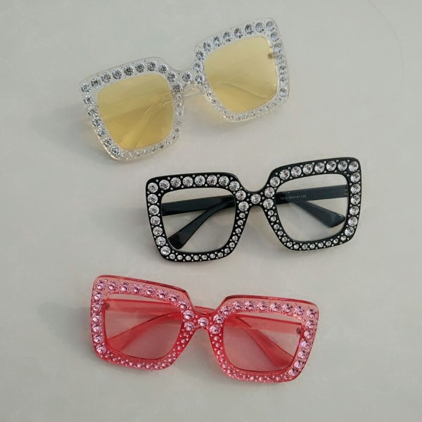 Ochelari de soare moderni pentru femei în formă pătrată - mai multe culori