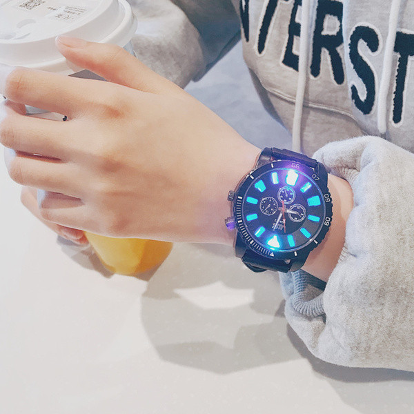 Férfi izzó karóra két színben