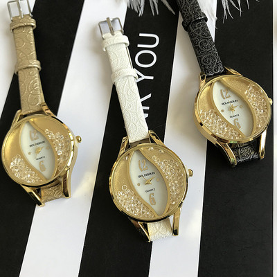 Дамски модерен часовник в черен, бял и златист цвят