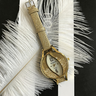 Γυναικεία μοντέρνα ρολόγια σε μαύρο, λευκό και χρυσό χρώμα