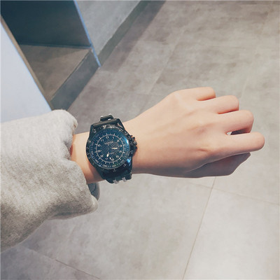 Férfi karóra négy színben