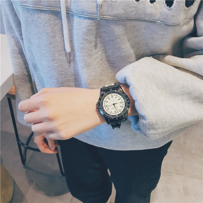 Férfi karóra négy színben