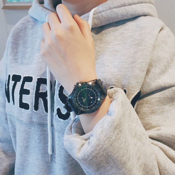 Férfi karóra négy színben