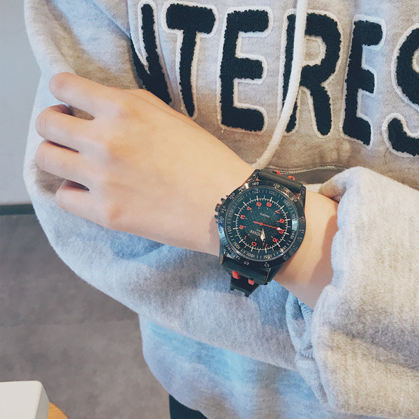 Férfi karóra négy színben