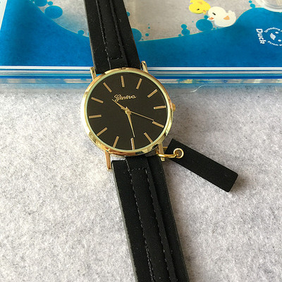 Stílusos karóra fekete és barna színben, férfiak és nők számára egyaránt