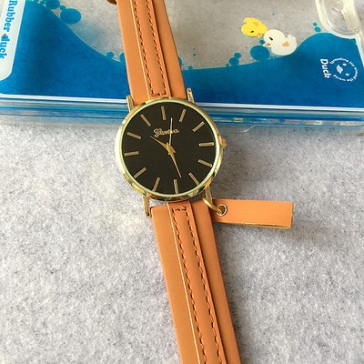 Stílusos karóra fekete és barna színben, férfiak és nők számára egyaránt