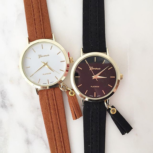 Stílusos karóra fekete és barna színben, férfiak és nők számára egyaránt