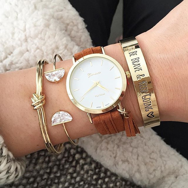 Stílusos karóra fekete és barna színben, férfiak és nők számára egyaránt