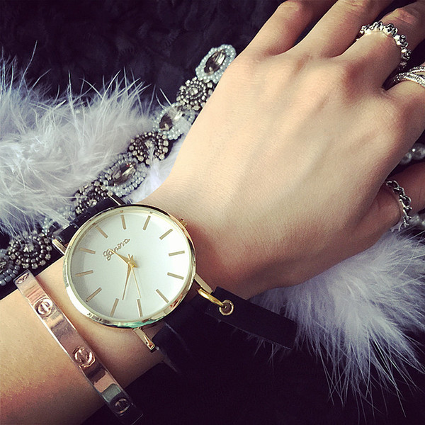 Stílusos karóra fekete és barna színben, férfiak és nők számára egyaránt