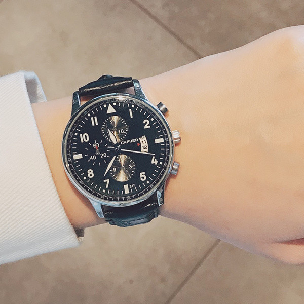 Ceas barbatesc in forma rotunda in mai multe culori