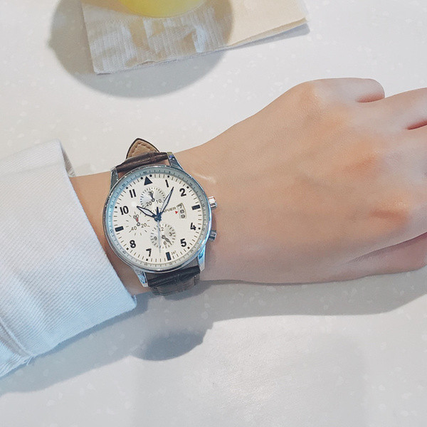 Ceas barbatesc in forma rotunda in mai multe culori