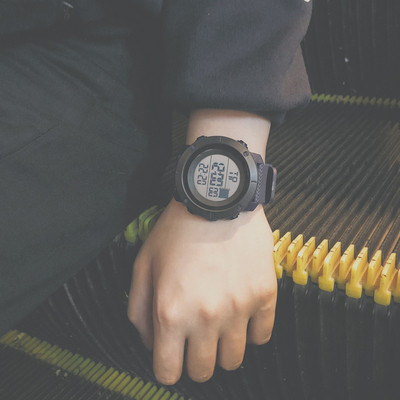 Férfi karóra szilikon szíjjal több színben