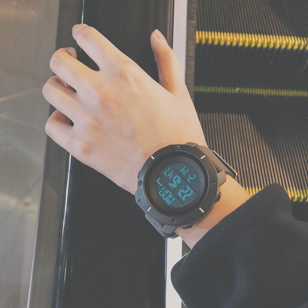 Férfi karóra szilikon szíjjal több színben