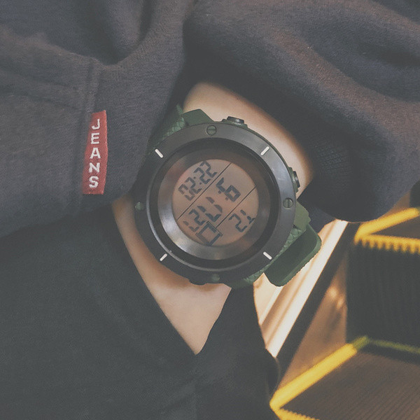 Férfi karóra szilikon szíjjal több színben