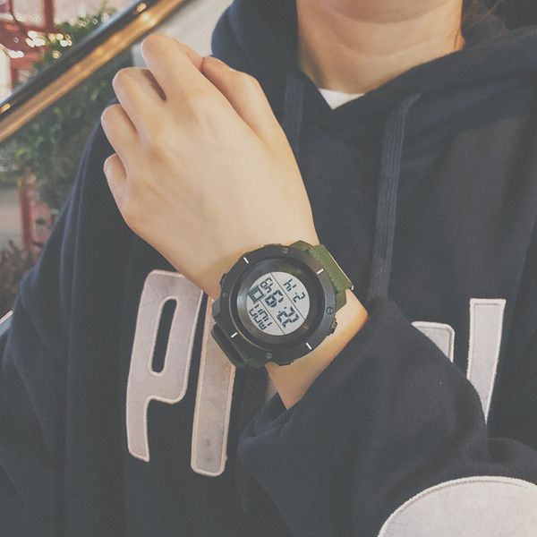 Férfi karóra szilikon szíjjal több színben