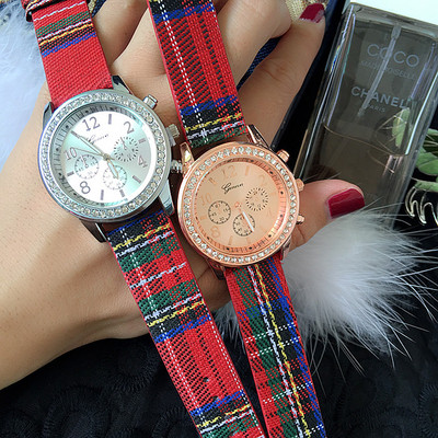 Ежедневен дамски часовник с карирана каишка и камъни в три цвята