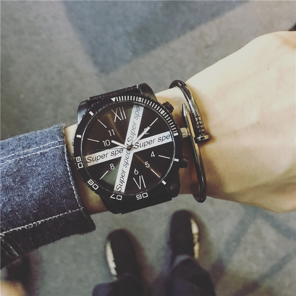 Elegáns férfi karóra két színben