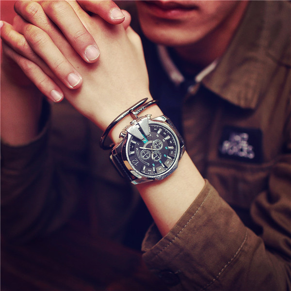 Férfi karóra fekete és ezüst színben